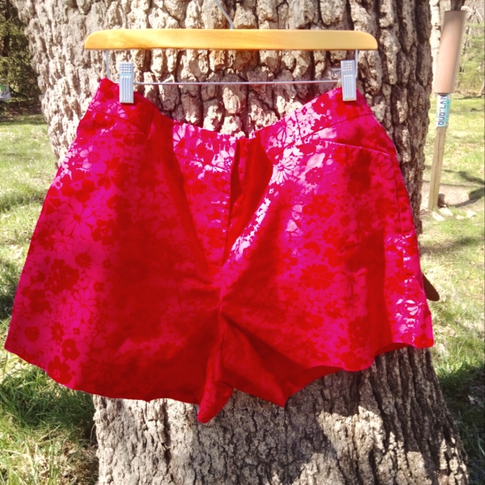 ⬇️ Price Drop!⬇️ Ann Taylor Shorts in size 14